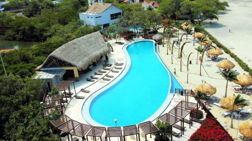 Samaria Club: Beachfront With Private Access